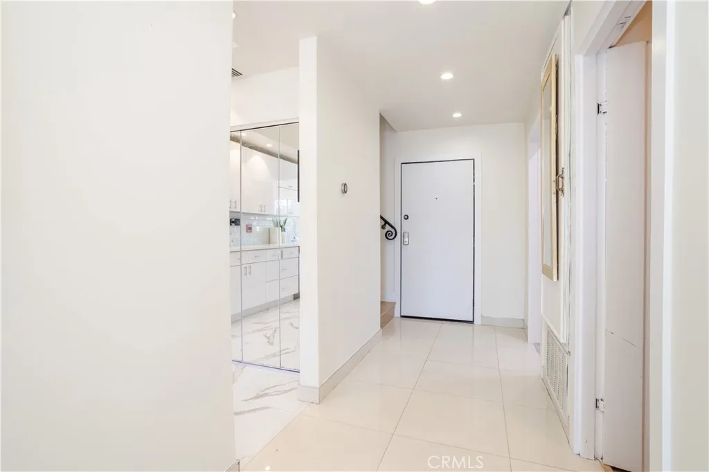 13331 Moorpark Street 319, Sherman Oaks, California 91423 home-pic-12